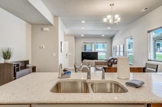 The Peakside Retreat - Elliptical - Desk - 3