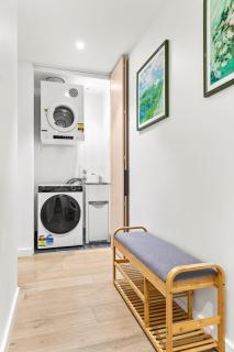 Urban Bliss 2BR Abode - Luxury丨Comfort丨Parking - Sidney - 3