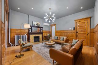 1 Min to Subway, King Bed Luxurious Airy Space Patio at "Vintage Luxe" - 1