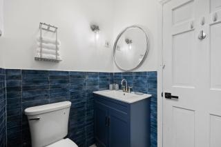 1 Min to Subway, King Bed Luxurious Airy Space Patio at "Vintage Luxe" - New York - 7