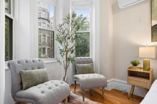 Artful 3 BDR and Private Patio Near Subway and Stadium at "Vintage Luxe" - New York - 6
