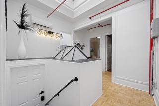 Artful 3 BDR and Private Patio Near Subway and Stadium at "Vintage Luxe" - New York - 3