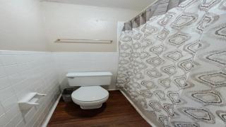 Budget 1BR! Private and Pet Friendly with Parking - Corpus Christi - 4