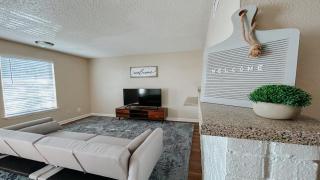 Budget 1BR! Private and Pet Friendly with Parking - Corpus Christi - 0