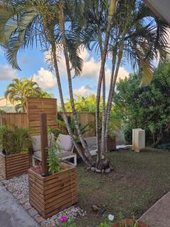 Maison charmante à Sainte-Anne avec jardin et pergola en bois. - 7