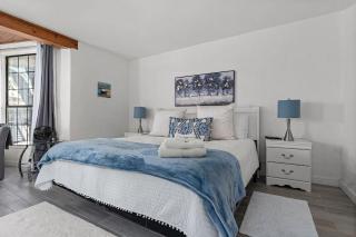 Lake LBJ Retreat - Lake Front Foosball Boat Slips - Sleeps 18 - Kingsland - 5