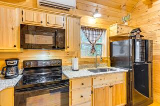 Romantic Log Cabin in the Smokies with Fire Pit! - Murphy - 4
