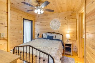 Romantic Log Cabin in the Smokies with Fire Pit! - Murphy - 1