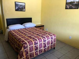 Scoot Inn - 8
