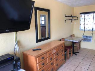 Scoot Inn - 9