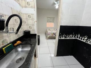 Kitnet térreo no Canto do Forte - 0