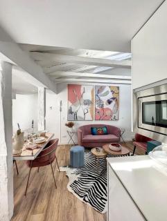 Chic Penthouse with Urban Charm & Rooftop - Madrid - 9