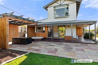 Island Escape with 12m Indoor Pool - Surf Beach - 9