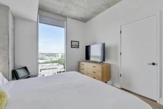 Rainey St Luxury Condo Balcony - 3