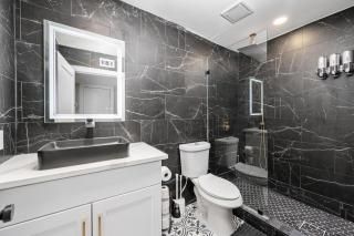 Relaxing 2BR Haven in Heights with Pool and Free Parking - 5