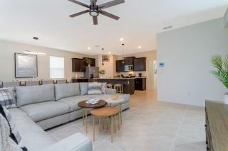 Pro Decor Themed & Resort Style Lake View 7889 - Davenport - 1