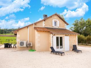 Charming House in Hautefort with Pool & Nature - Hautefort - 0