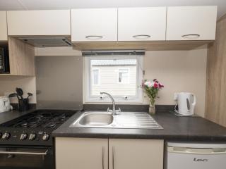 Suncrest Caravan by Belvilla - Looe - 3