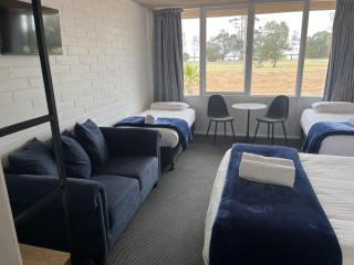 Happy Wanderer Motel Lake Boga ON THE LAKE WITH LAKE VIEWS - Lake Boga - 4