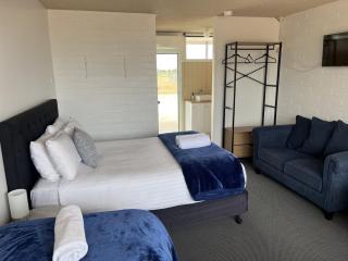 Happy Wanderer Motel Lake Boga ON THE LAKE WITH LAKE VIEWS - Lake Boga - 5