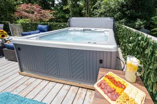 Arcade, Ping Pong, Hot Tub, Gas Grill, & King Bed - Kernersville - 5