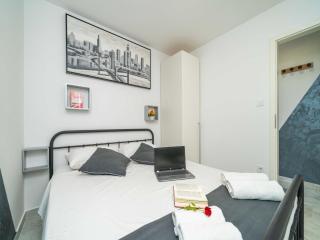Mata Family Apartments - Deluxe Two bedroom Apartment with Terrace and Sea View - Molunat - 1