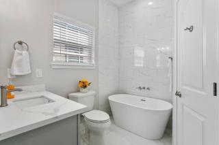 FIVE Bathrooms with FIVE Bedrooms and Stylish - Nova Orleães - 8
