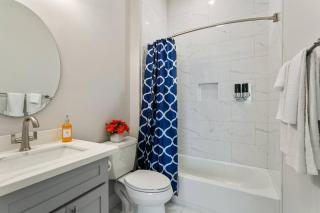 FIVE Bathrooms with FIVE Bedrooms and Stylish - Nova Orleães - 3