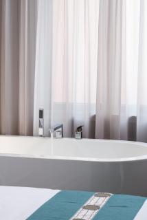East Sacred Hotel--Very near Beijing Tiananmen Square ,the Forbidden City,The temple of heaven ,3 minutes' walk to Wangfujing subway ,Located in the center of Beijing, many shopping malls around,Newly renovated hotel-Able to receive foreign guests - Beijing - 4