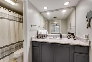 Spacious Private Retreat minutes from Attractions - Grand Prairie - 1