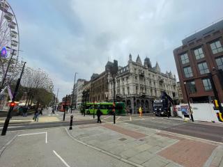 Central Leeds Apartment with parking available - 9