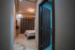 New and luxurious apartment with a pool - 7