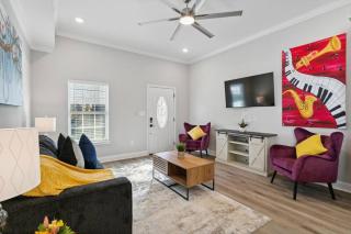 Beautiful NEW 5BR Home with outdoor seating - New Orleans - 0