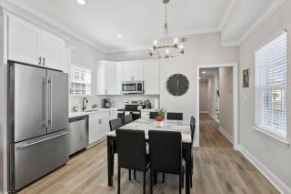Beautiful NEW 5BR Home with outdoor seating - New Orleans - 3