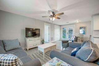 Family Tides - 2 Homes in 1 Steps to Beach w Rooftop Views Heated Pool Close to Bridge St - Bradenton Beach - 5
