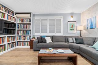 Private, modern and warm family home - 9