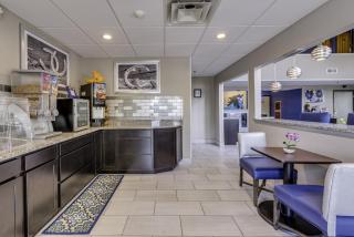 Guesthouse Inn & Suites Lexington - Lexington - 1