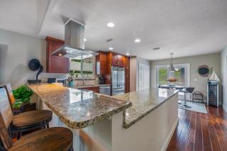 Decked Out - Stunning Home Huge Sunny Resort Style Heated Pool Walk to Pine Ave Beach - Anna Maria - 2