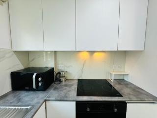 White 1-bdr apartment Agyos Tychonas - 1
