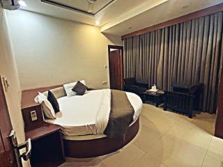 Hotel The Safari - 0