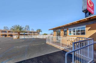 Econo Lodge On Historic Route 66 - Barstow - 2