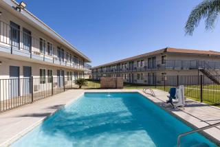 Days-Inn by Wyndham Bakersfield - 3
