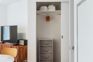 Blueground Bellevue pool nr parks SEA-804 - 2