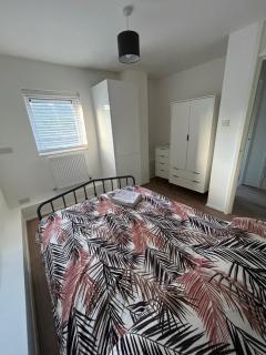 Immaculate 2 bed flat with free parking! - Watford - 5