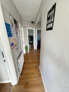 Smart and Chic 2 bed Apartment - 3