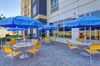 Fairfield Inn & Suites by Marriott Kamloops - 2