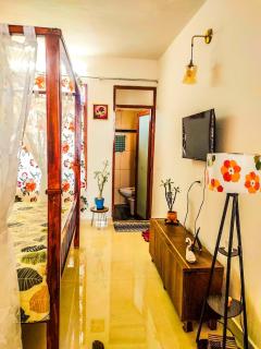 VERY Romantic Whitetown studio-Private Outdoor Dinning - Pondicherry - 4