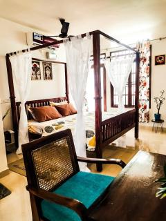 VERY Romantic Whitetown studio-Private Outdoor Dinning - 1