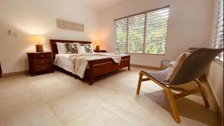 Seahorse Lodge - Port Vila's WOW Factor! Huge 5 Bedroom, 3 Bath Seaside Paradise - 8