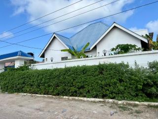 Upendo Villa kewengwa - - 2